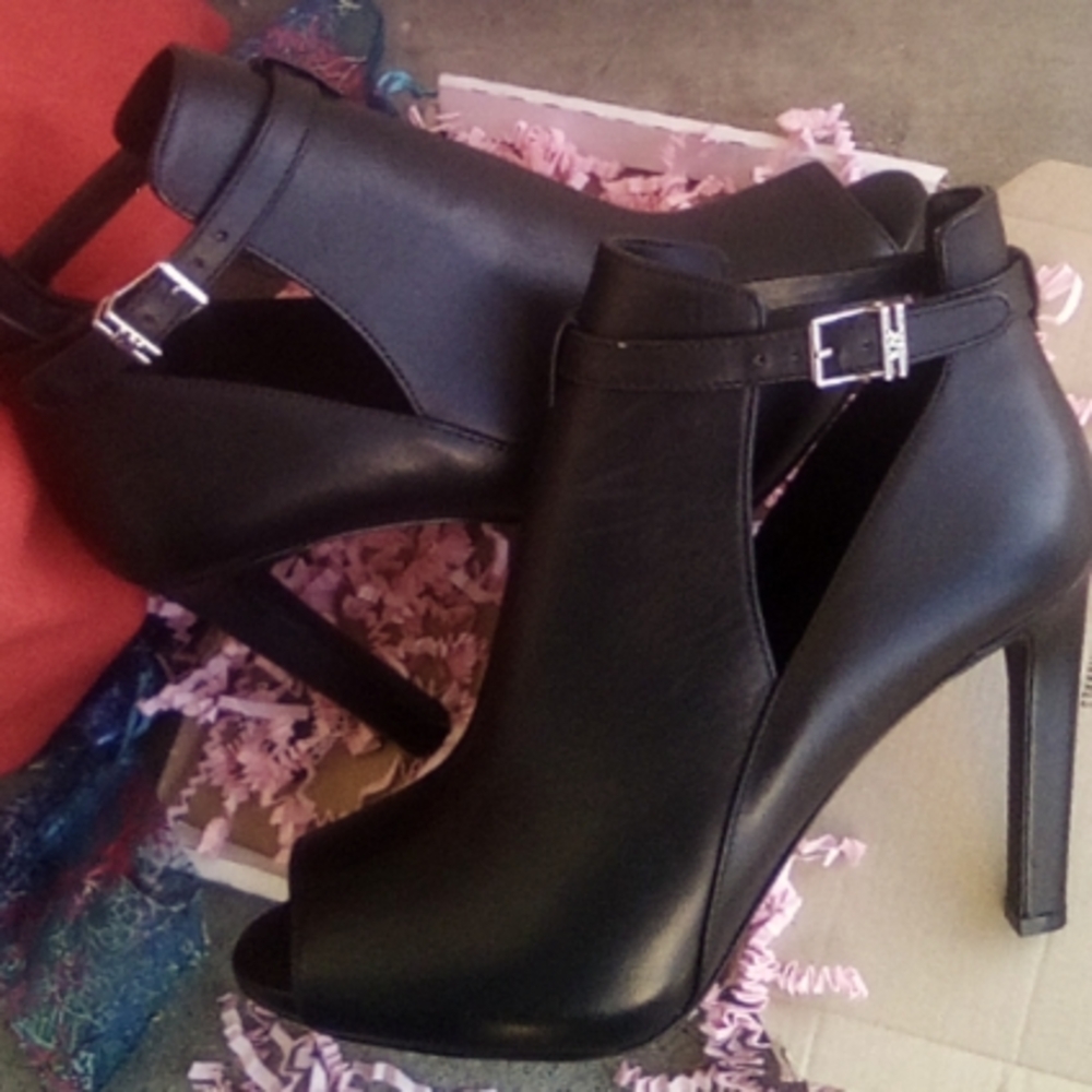 Michael kors peep toe pump
